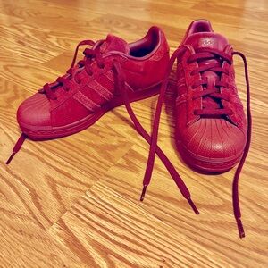 ADIDAS Superstar burgundy sneakers 
Never worn/Like new 
Perfect condition